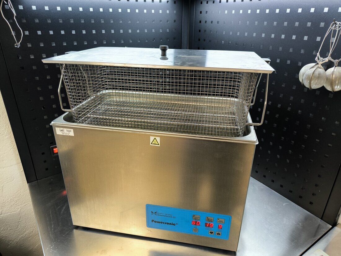 Vergaser im Ultraschallbad